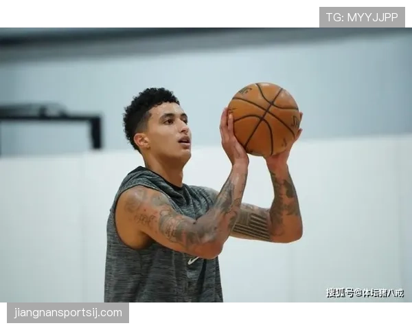 库兹马更依赖挡拆吸引内线拉开空间提升投篮效率