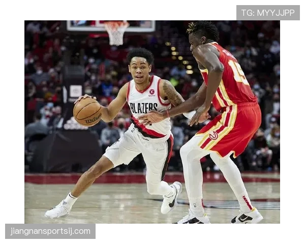 班·西蒙斯本赛季挡拆组织制造错位 提升终结效率