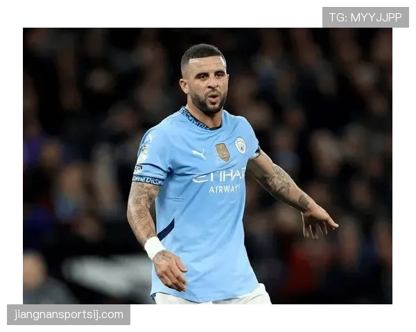 凯尔·沃克三中卫与边后卫角色切换的战术价值解析